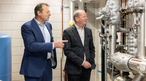 Foto persbericht aansluiten gemeentehuis Dijk en Waard