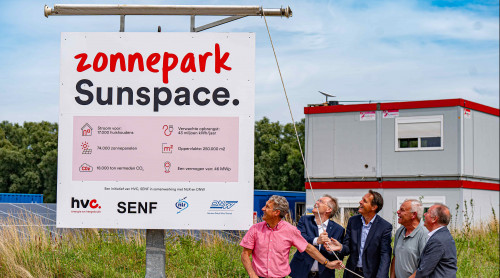 v.l.n.r. wethouder van Amersfoort - gemeente Noordoostpolder, Peter Kersten - Koninklijk NLR, Arjan ten Elshof – HVC, Jaap de Zeeuw - SENF en Joost Hakkaart – DNW