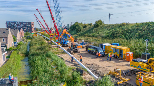 Foto van de aanleg van de 1200 meter lange warmteleiding tussen Sliedrecht en Dordrecht
