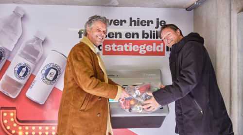 Wethouders van gemeente Zaanstad en Wormerland openen de bulkmachine in Westknollendam