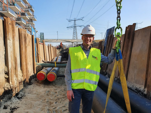foto van gebiedsmanager Willy Heussen bij de werkzaamheden in Sliedrecht